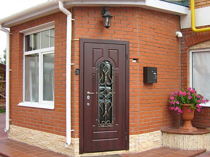 Конденсат на металлической входной двери частного дома - почему и как устранить