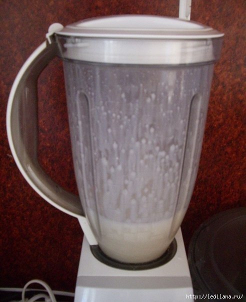 Взбитые сливки из молока и сливочного масла: рецепт с фото