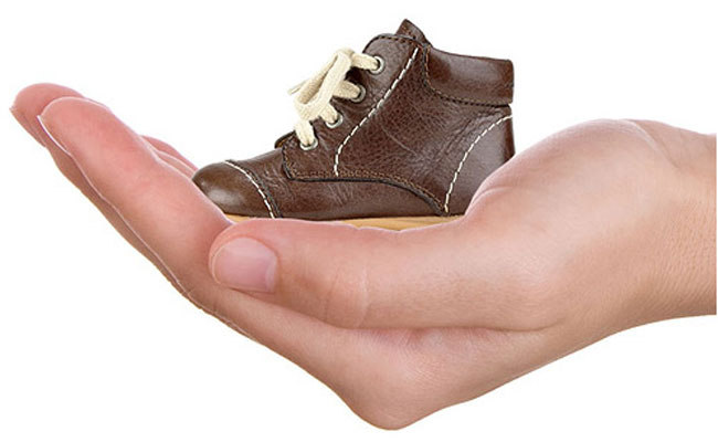 Первые шаги: какая обувь нужна ребёнку?