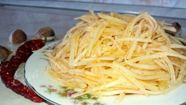 Салат из сырого картофеля